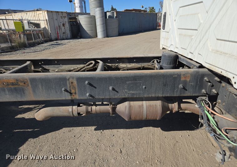 image for item EI4110 2010 International Durastar 4300 truck cab and chassis