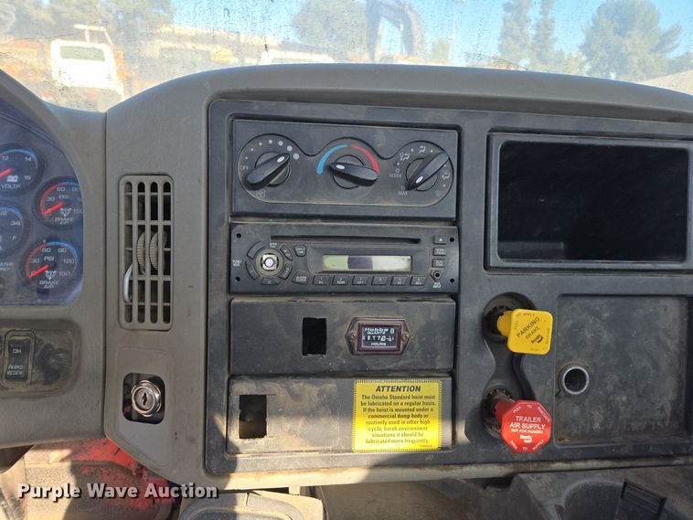 image for item EI4110 2010 International Durastar 4300 truck cab and chassis