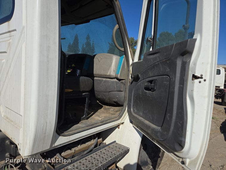 image for item EI4110 2010 International Durastar 4300 truck cab and chassis