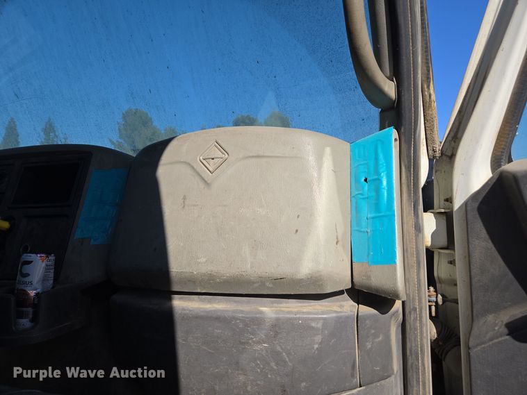 image for item EI4110 2010 International Durastar 4300 truck cab and chassis