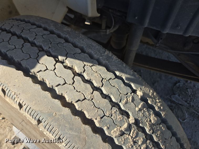 image for item EI4110 2010 International Durastar 4300 truck cab and chassis