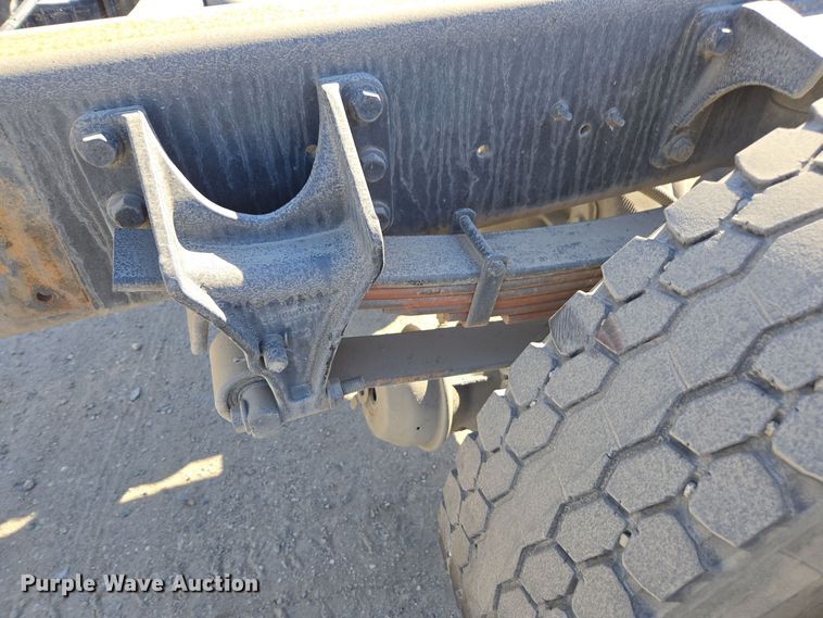 image for item EI4110 2010 International Durastar 4300 truck cab and chassis