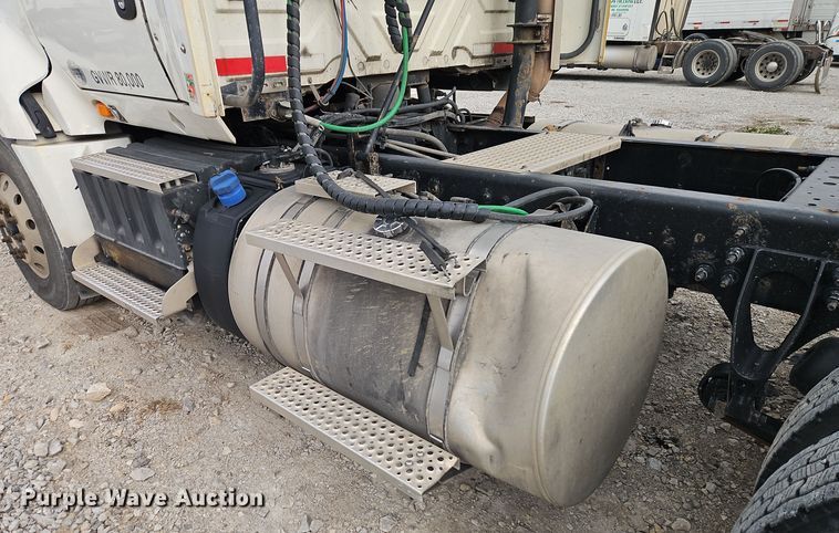 image for item EI8614 2016 International ProStar 122 semi truck