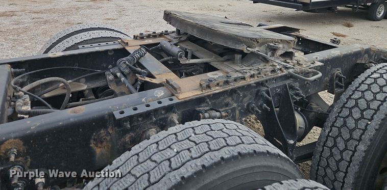 image for item EI8614 2016 International ProStar 122 semi truck