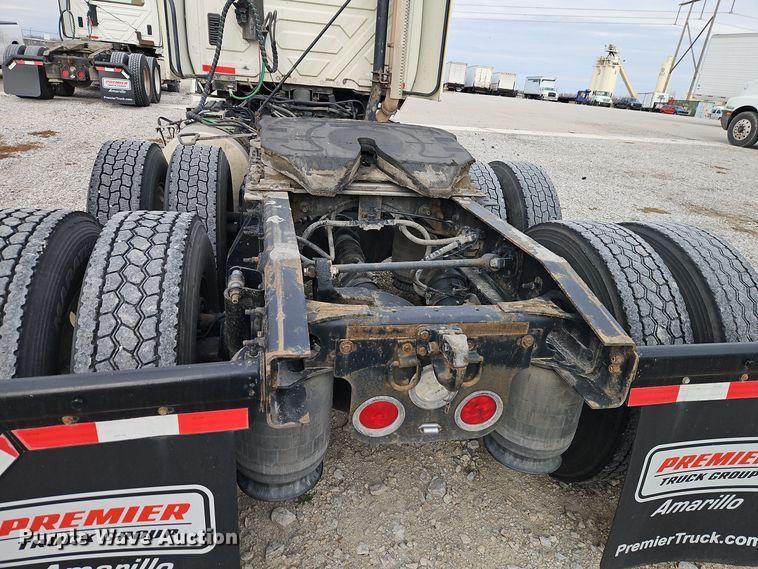 image for item EI8614 2016 International ProStar 122 semi truck