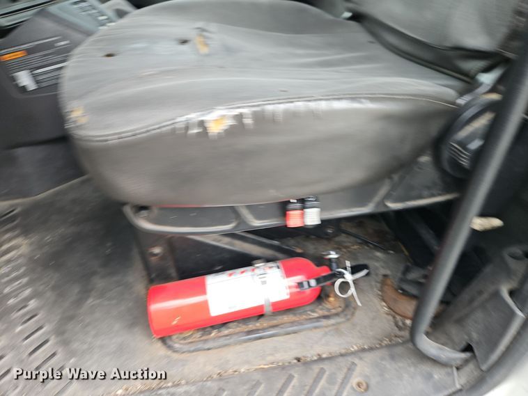 image for item EI8614 2016 International ProStar 122 semi truck