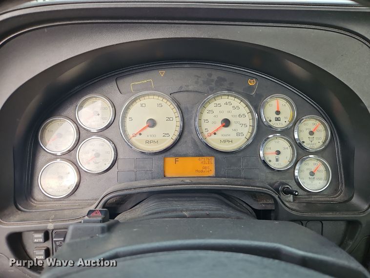 image for item EI8614 2016 International ProStar 122 semi truck