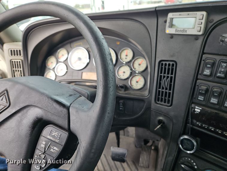 image for item EI8614 2016 International ProStar 122 semi truck