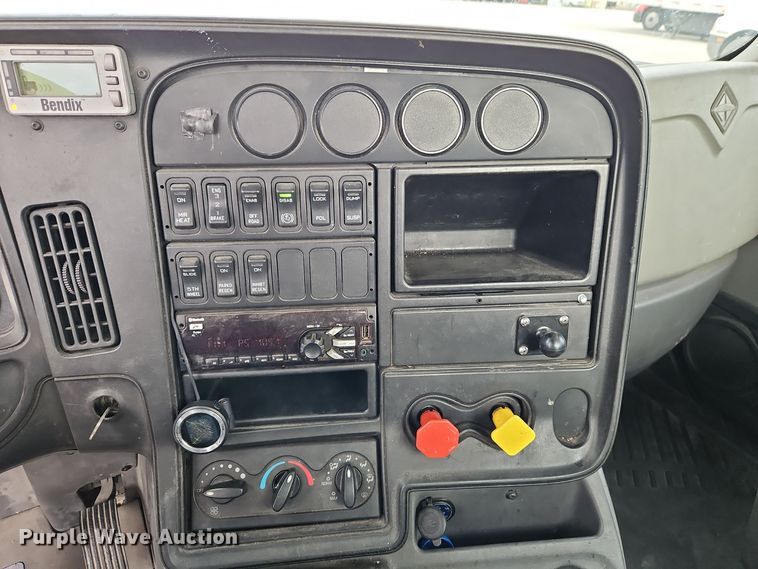 image for item EI8614 2016 International ProStar 122 semi truck