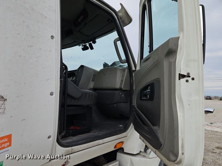 image for item EI8614 2016 International ProStar 122 semi truck