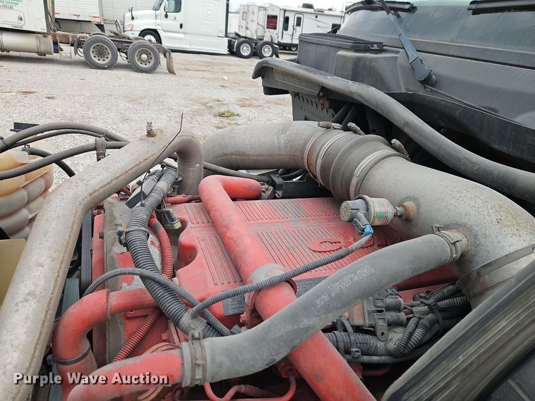 image for item EI8614 2016 International ProStar 122 semi truck