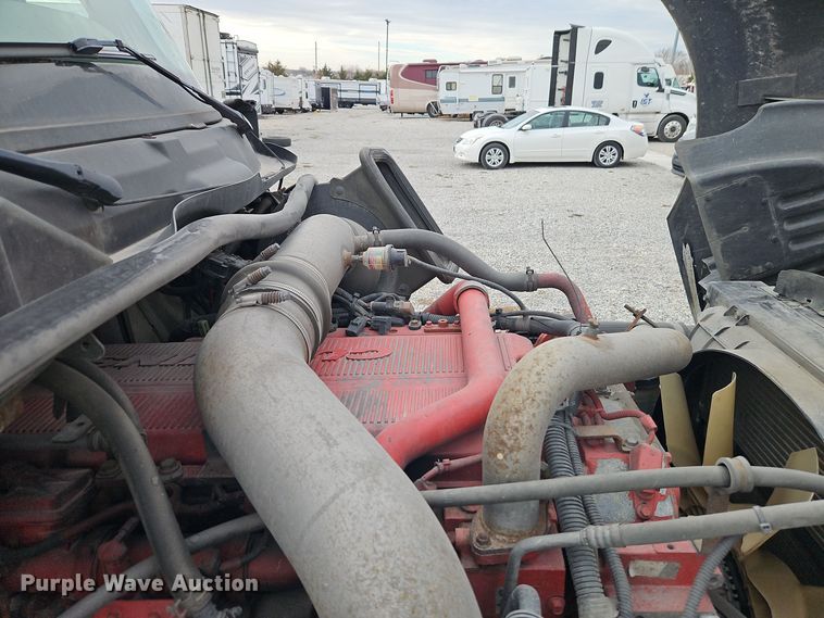 image for item EI8614 2016 International ProStar 122 semi truck