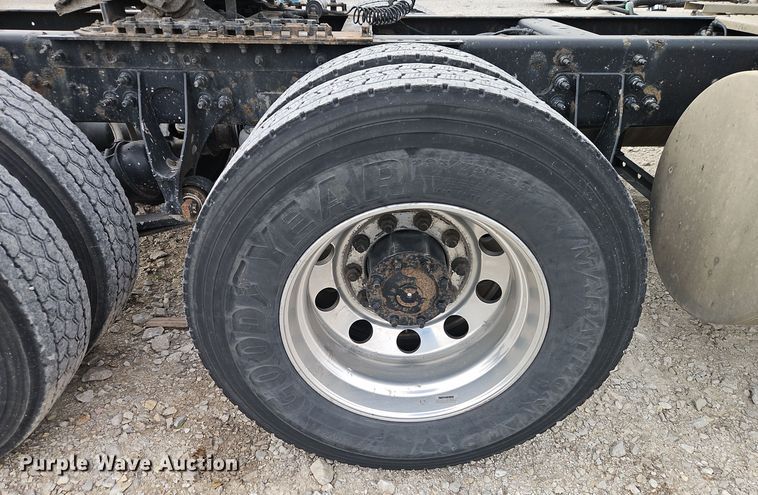 image for item EI8614 2016 International ProStar 122 semi truck