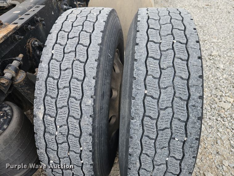 image for item EI8614 2016 International ProStar 122 semi truck