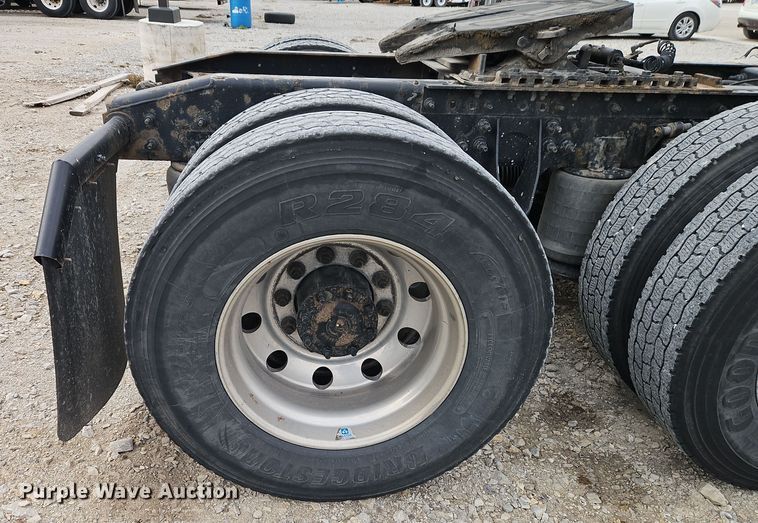 image for item EI8614 2016 International ProStar 122 semi truck