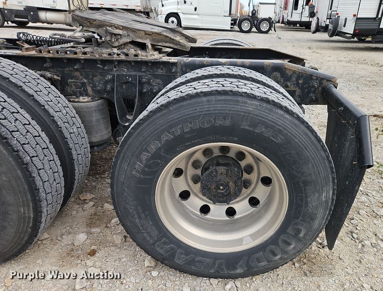 image for item EI8614 2016 International ProStar 122 semi truck