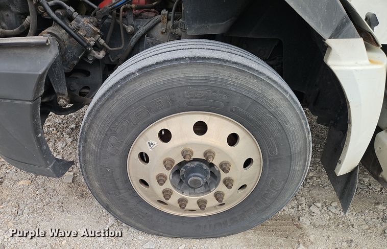 image for item EI8614 2016 International ProStar 122 semi truck