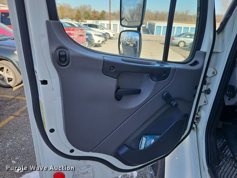 image for item EI8794 2011 Freightliner Business Class M2 box truck