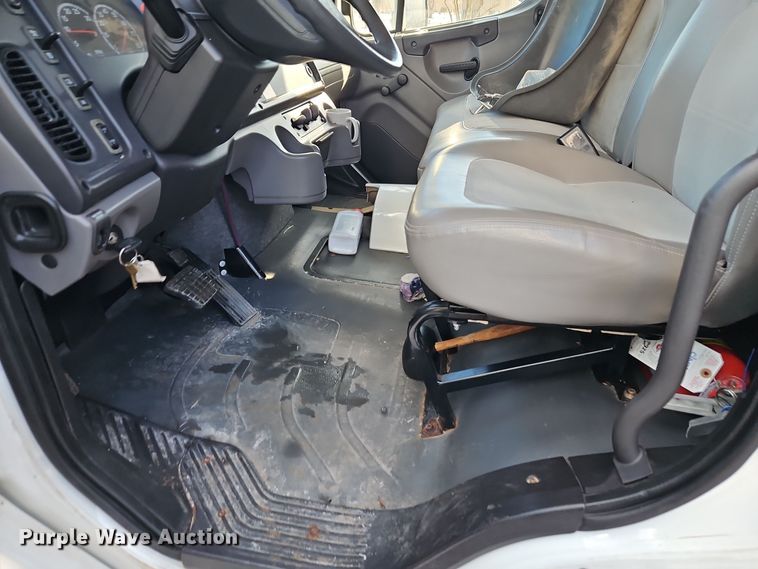 image for item EI8794 2011 Freightliner Business Class M2 box truck