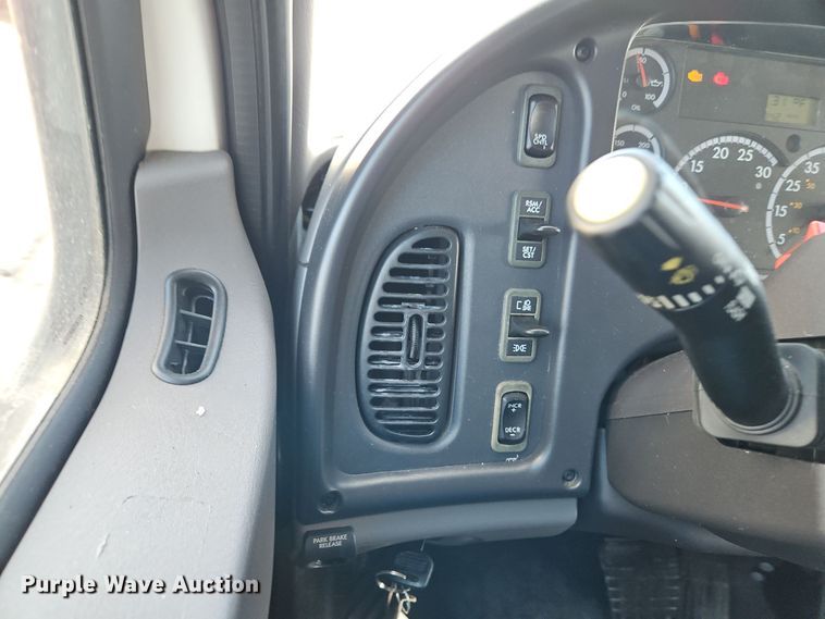 image for item EI8794 2011 Freightliner Business Class M2 box truck