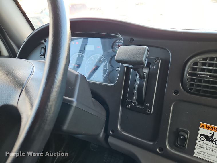 image for item EI8794 2011 Freightliner Business Class M2 box truck