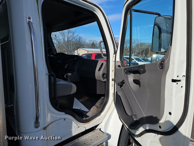 image for item EI8794 2011 Freightliner Business Class M2 box truck