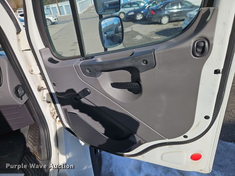 image for item EI8794 2011 Freightliner Business Class M2 box truck