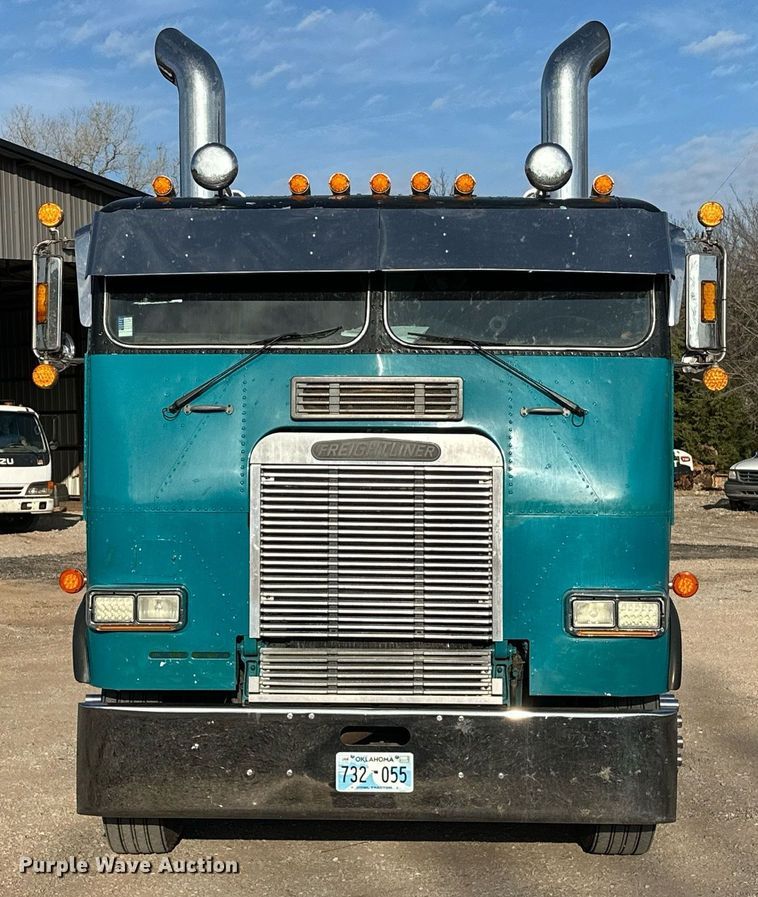 image for item EJ5274 1987 Freightliner semi truck