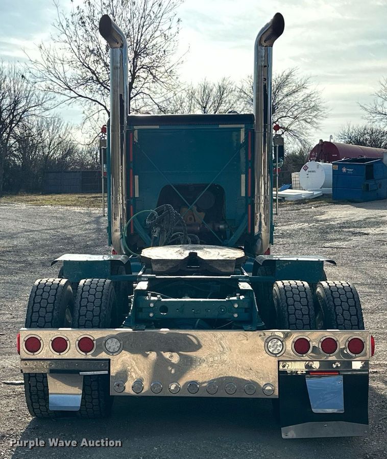 image for item EJ5274 1987 Freightliner semi truck