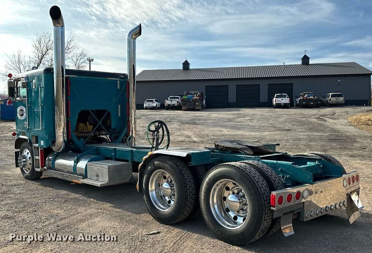 image for item EJ5274 1987 Freightliner semi truck