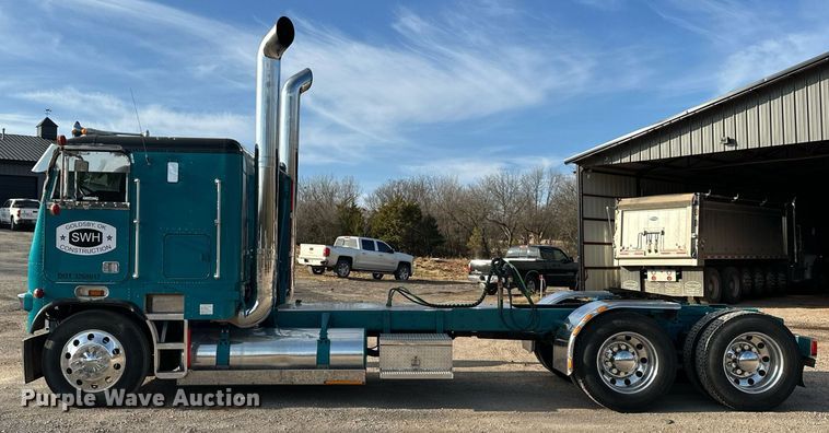 image for item EJ5274 1987 Freightliner semi truck