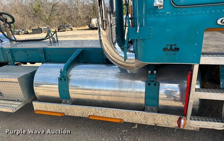 image for item EJ5274 1987 Freightliner semi truck