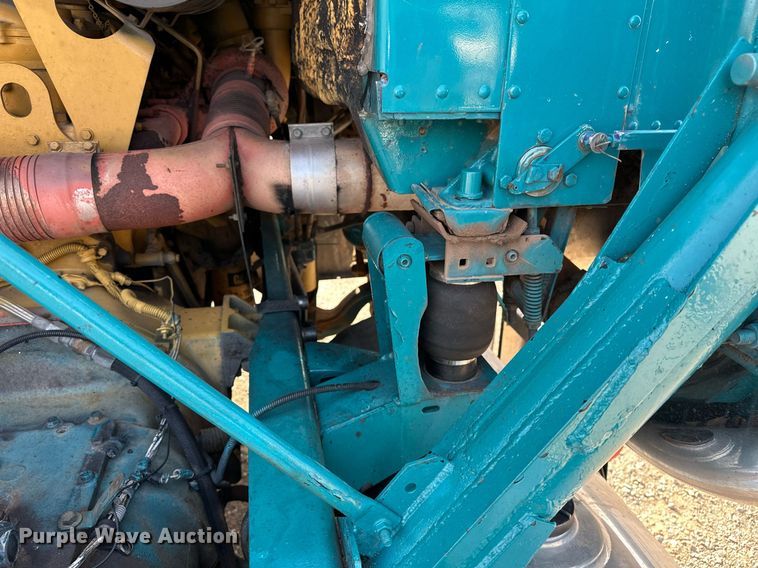 image for item EJ5274 1987 Freightliner semi truck