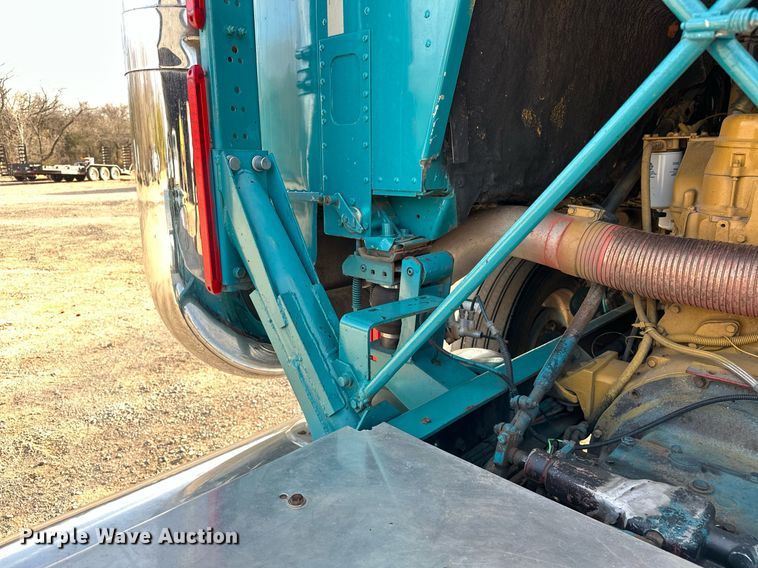 image for item EJ5274 1987 Freightliner semi truck