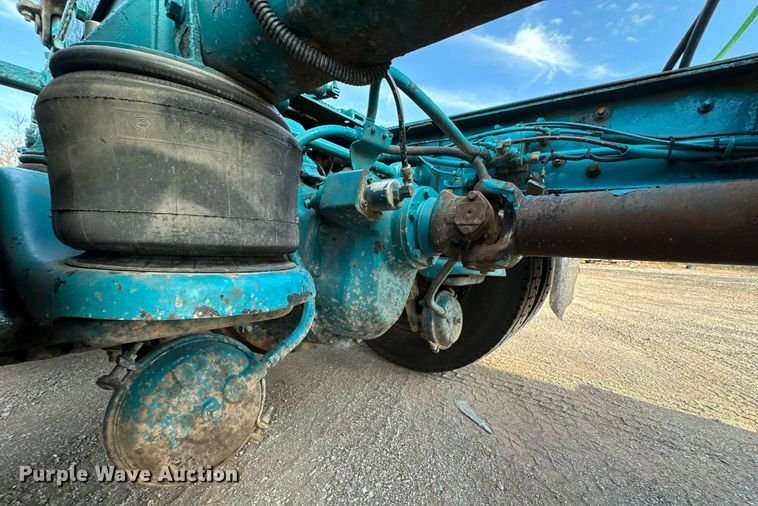 image for item EJ5274 1987 Freightliner semi truck