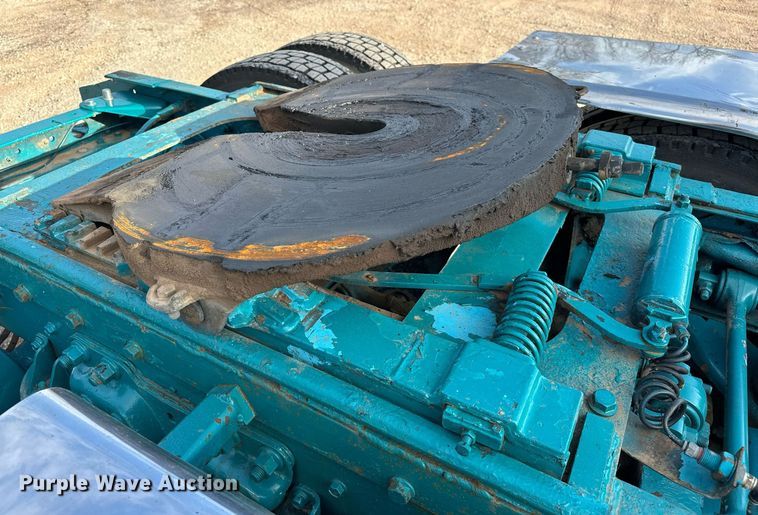 image for item EJ5274 1987 Freightliner semi truck