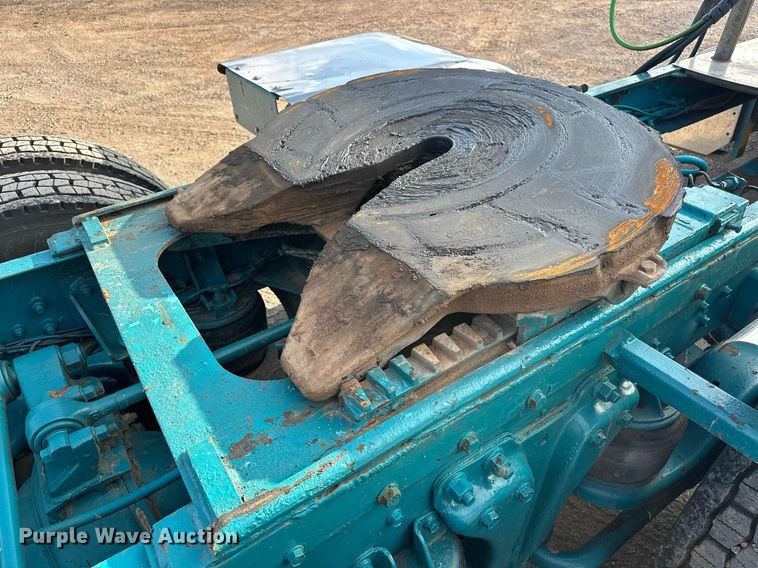 image for item EJ5274 1987 Freightliner semi truck