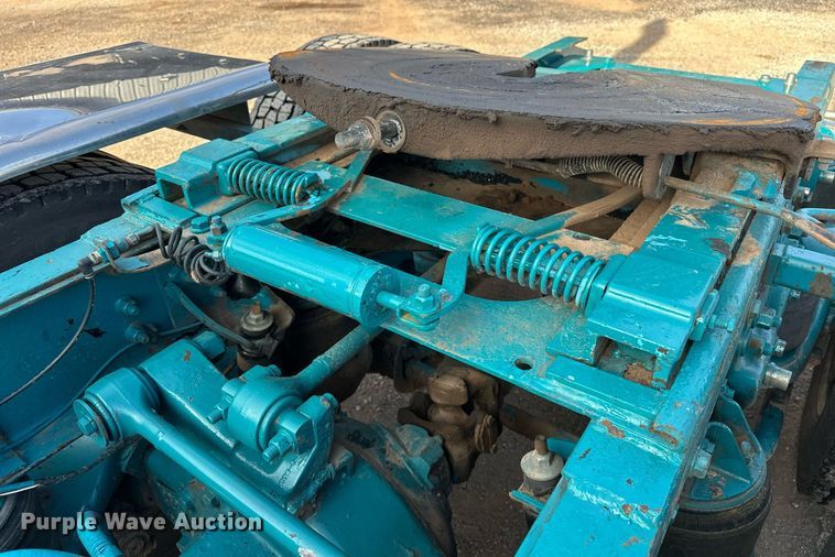 image for item EJ5274 1987 Freightliner semi truck