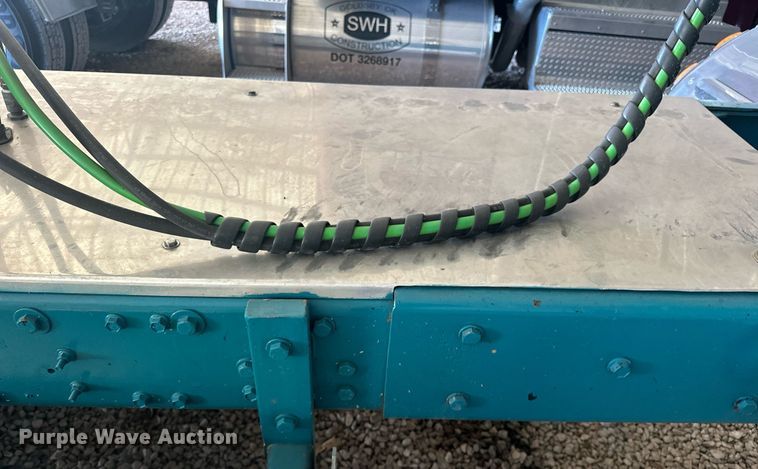 image for item EJ5274 1987 Freightliner semi truck