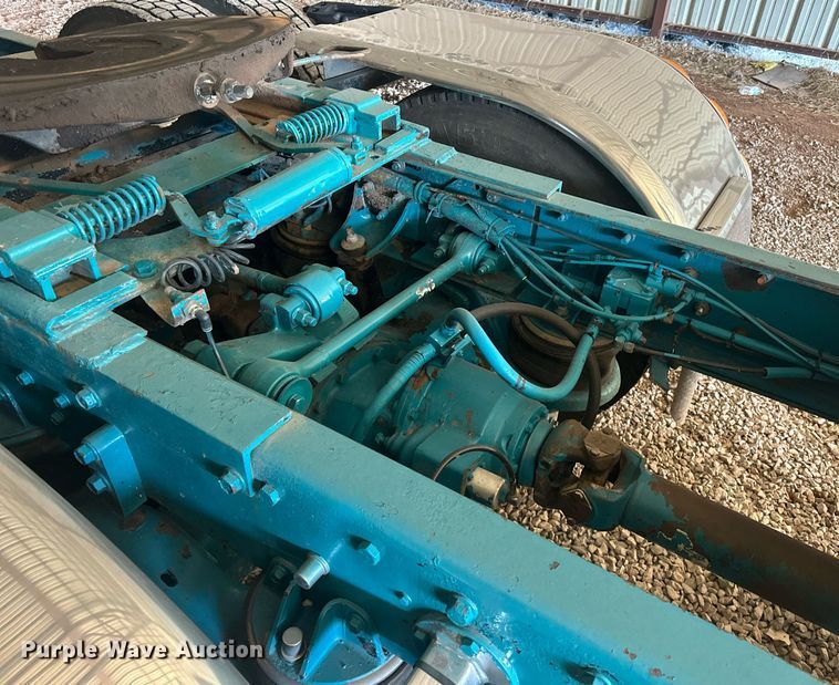 image for item EJ5274 1987 Freightliner semi truck