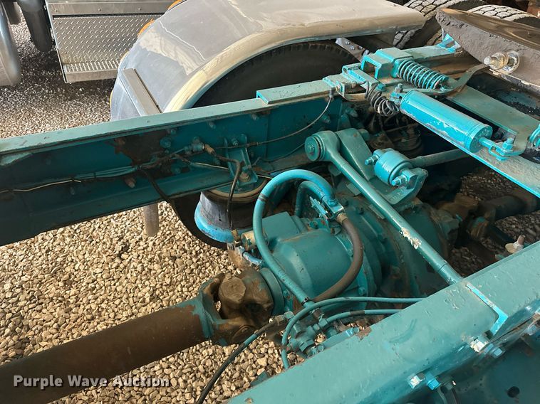 image for item EJ5274 1987 Freightliner semi truck