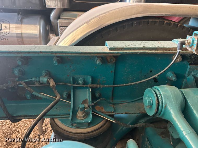 image for item EJ5274 1987 Freightliner semi truck