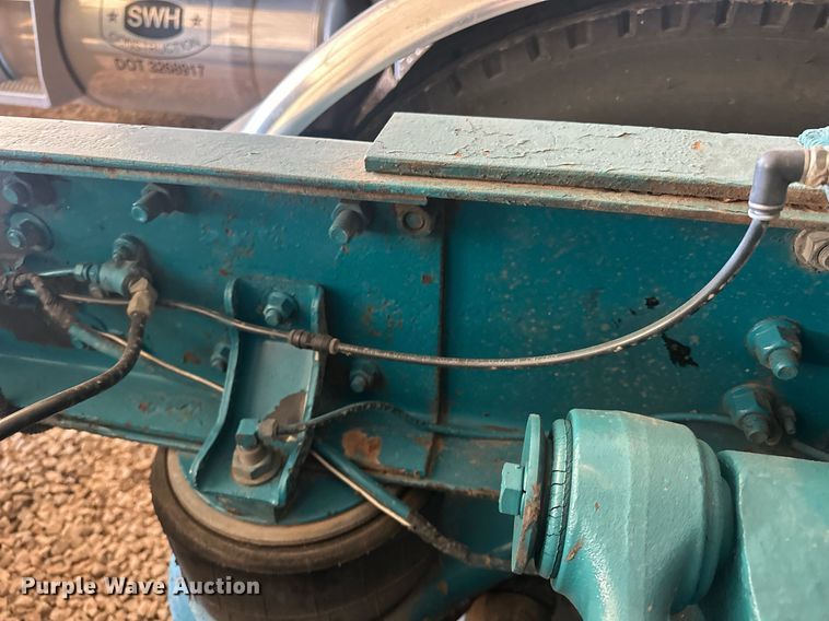 image for item EJ5274 1987 Freightliner semi truck