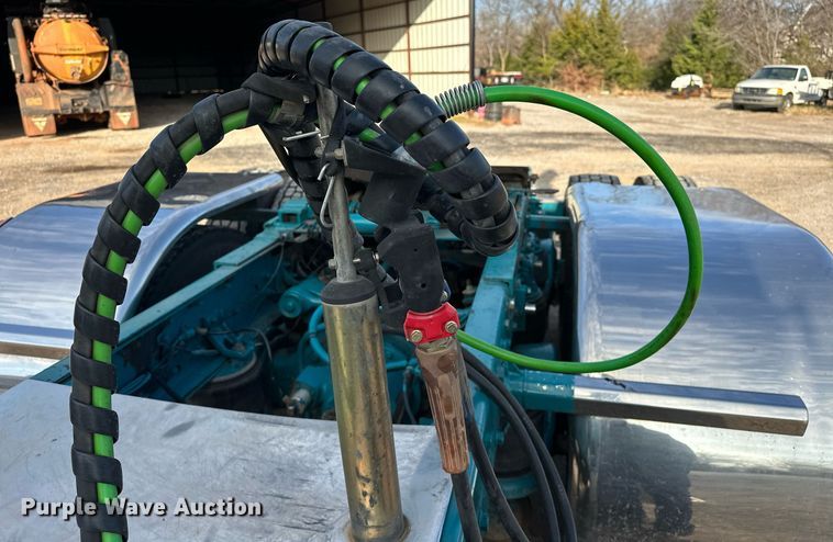 image for item EJ5274 1987 Freightliner semi truck