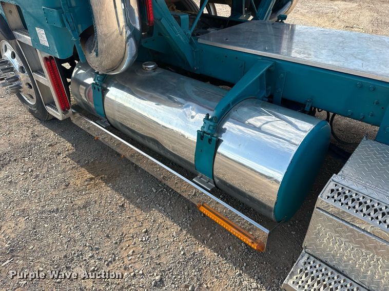 image for item EJ5274 1987 Freightliner semi truck