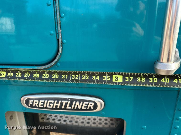 image for item EJ5274 1987 Freightliner semi truck