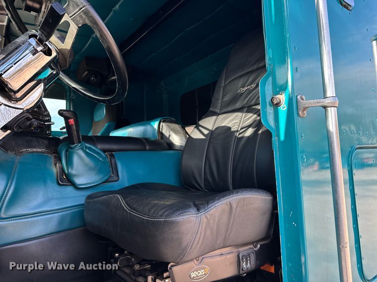 image for item EJ5274 1987 Freightliner semi truck