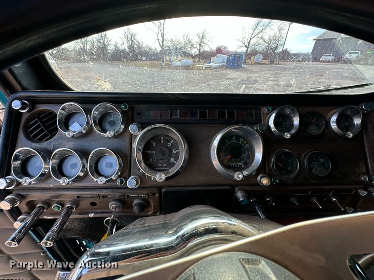 image for item EJ5274 1987 Freightliner semi truck