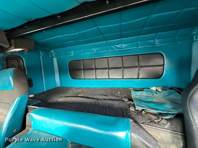 image for item EJ5274 1987 Freightliner semi truck