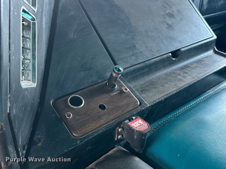 image for item EJ5274 1987 Freightliner semi truck